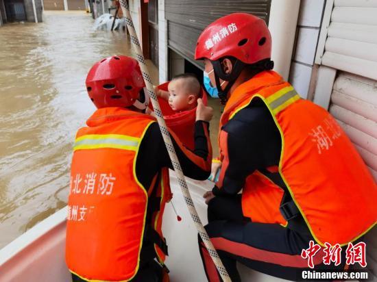 辽宁多地遭遇强暴雨袭击，紧急响应启动，救援工作全面展开